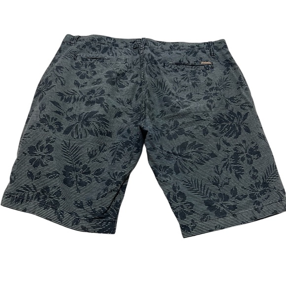 Siberian Men’s Floral Print Casual Shorts Gray Striped Size 46 - Picture 2 of 7